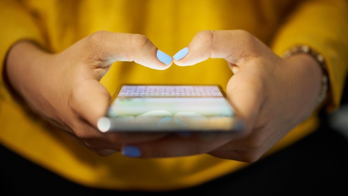 No pueden despedirte por insultar a tu jefe si lo hiciste por un grupo privado de WhatsApp