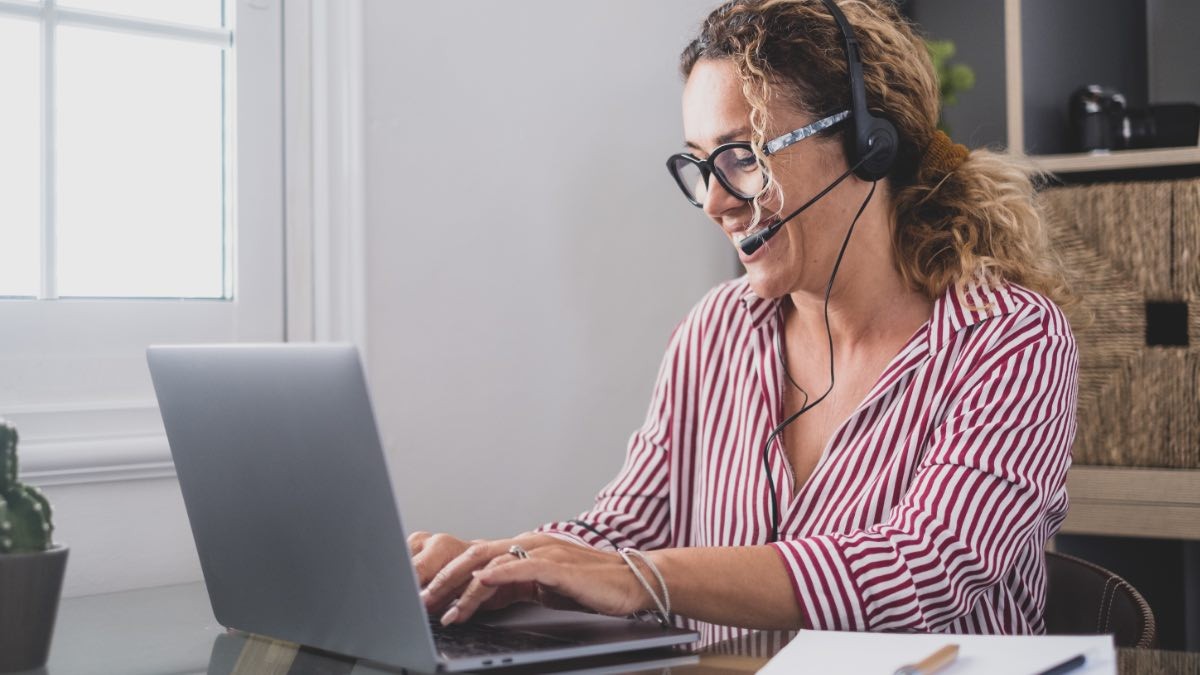 Urgen teleoperadores: contrato indefinido y se trabaja de lunes a viernes con teletrabajo 100%