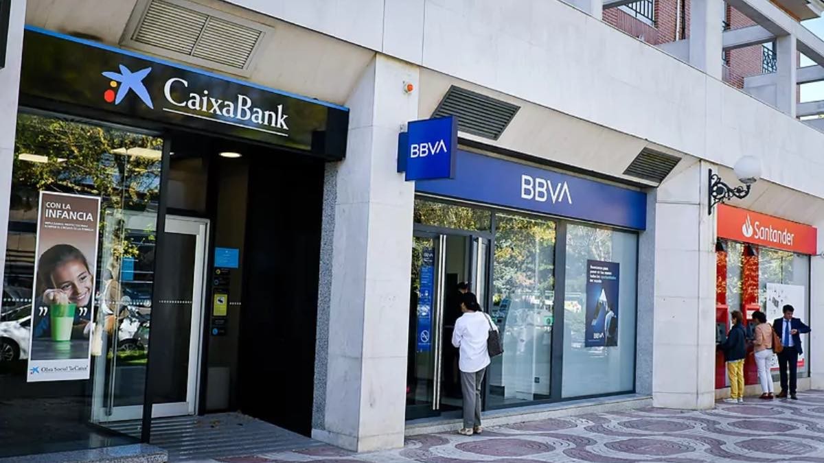 BBVA y Santander avisan sobre el aumento de esta estafa que afecta a sus clientes