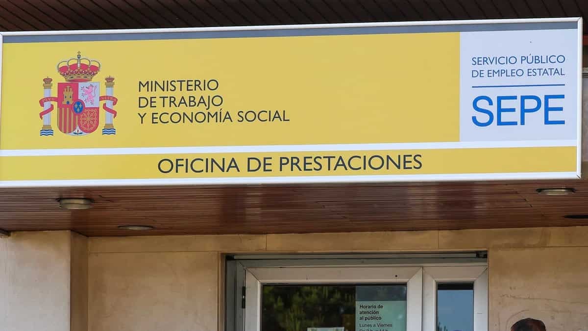 ¿Puedo irme de vacaciones si estoy cobrando una prestación o subsidio del SEPE?