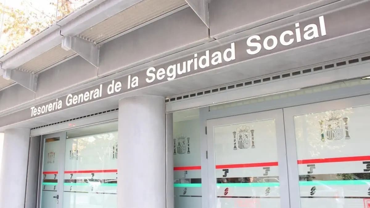 La Seguridad Social puede quitarte parte de la pensión y obligar a devolverla si cobras un plan de pensiones