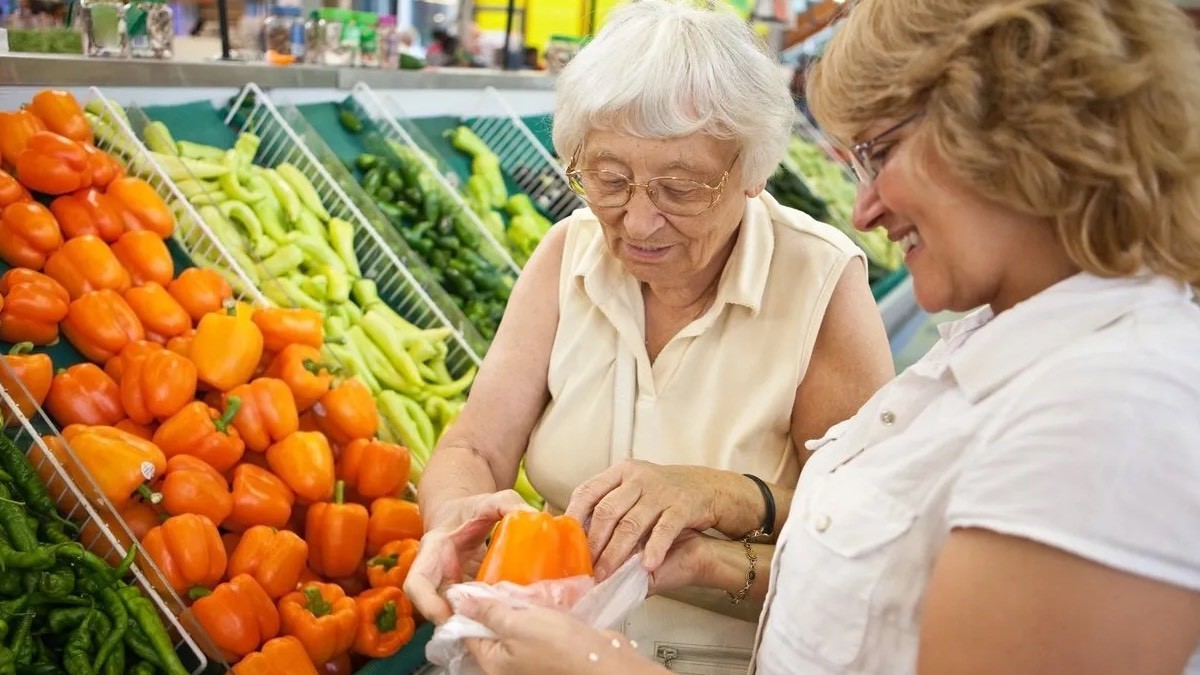 ¡Buenas noticias! Carrefour devuelve el IVA en alimentos frescos a los clientes mayores de 65 años