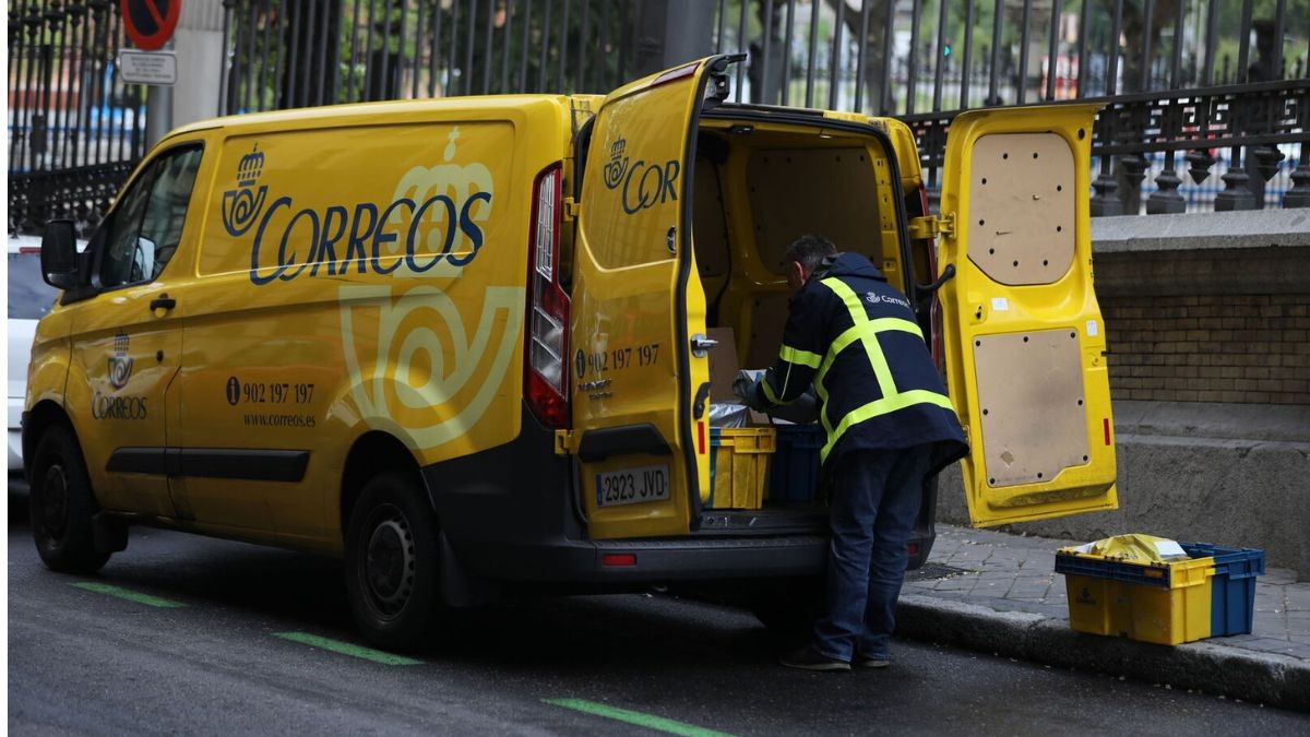 Correos busca personal sin oposición: sueldo de 40.000 euros y no piden experiencia previa