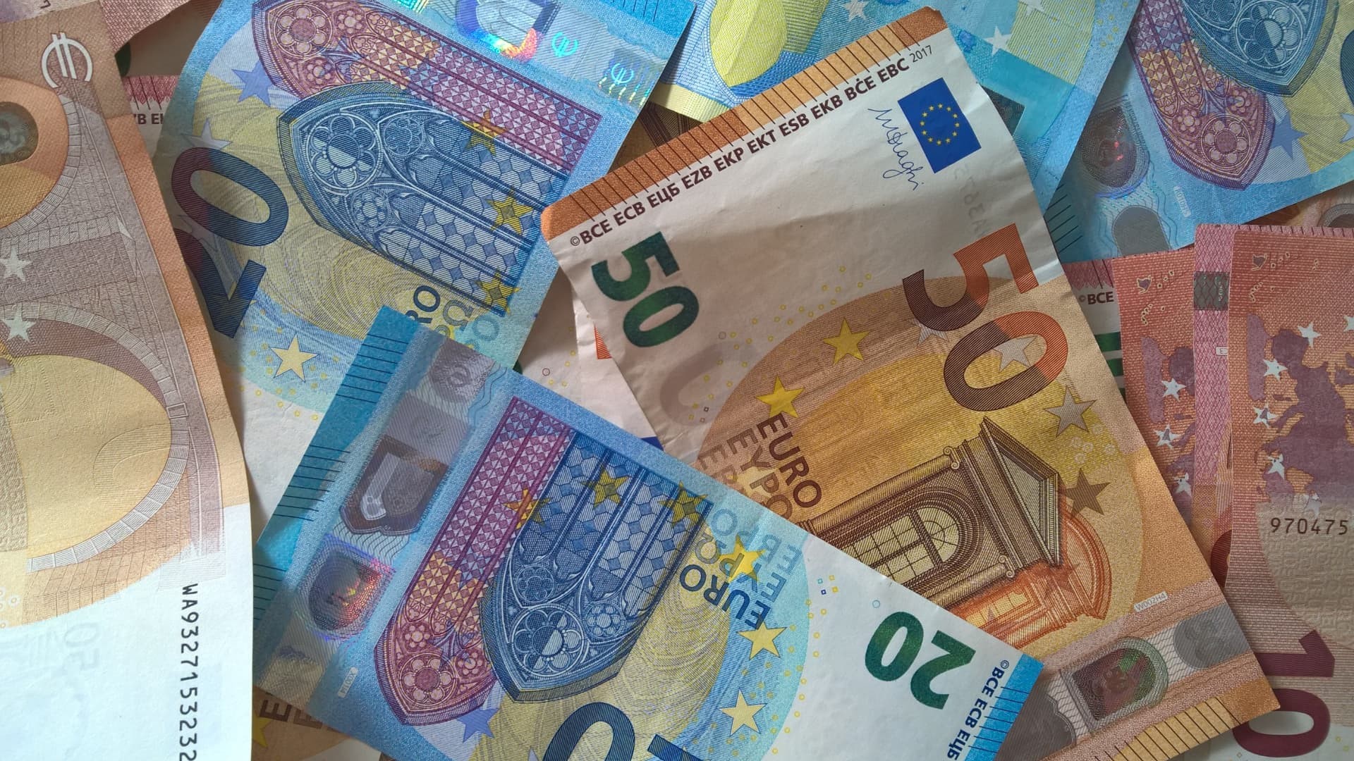 Cuál es el salario mínimo interprofesional en Suiza (SMI)
