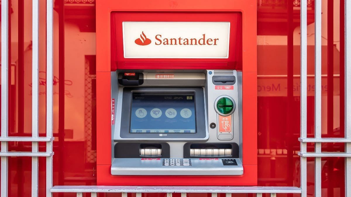 El Banco Santander sorprende a sus clientes con un cambio en sus cajeros al sacar dinero