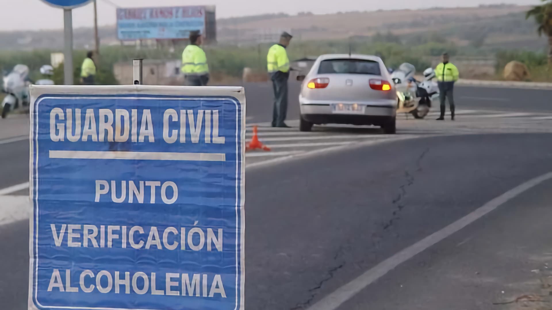 La DGT rebaja la tasa de alcohol en carretera: estos son los nuevos límites