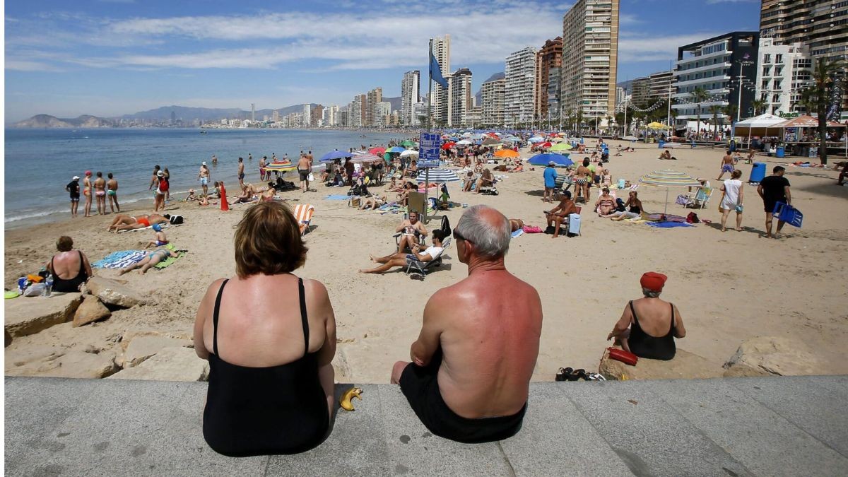 Los viajes del Imserso a Benidorm tienen competencia: las mejores ofertas a pensión completa