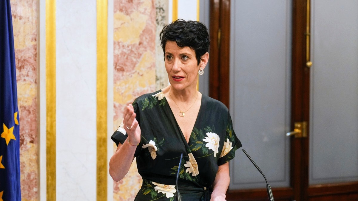 Elma Saiz entrega el Informe del Fondo de Reserva 2023: 7.022 millones en la hucha de pensiones