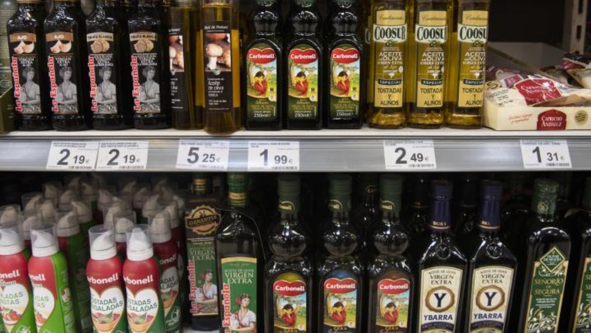 Precio del aceite de oliva: Carrefour declara la 'guerra' a Mercadona y lo deja a mitad de precio