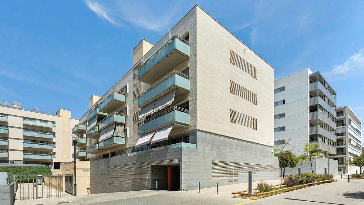 CaixaBank pone en alquiler este piso por 345 euros: está como nuevo y tiene la cocina equipada