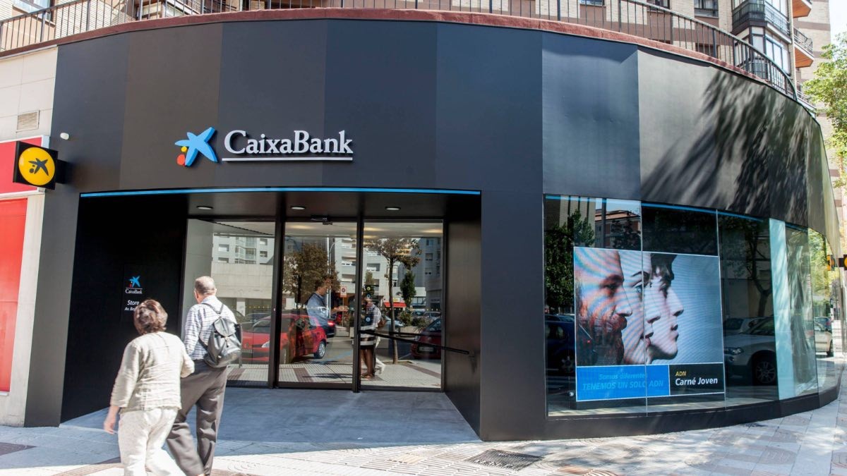 CaixaBank tiene 60 iPhone 15 Pro Max para regalar: así puedes conseguir uno