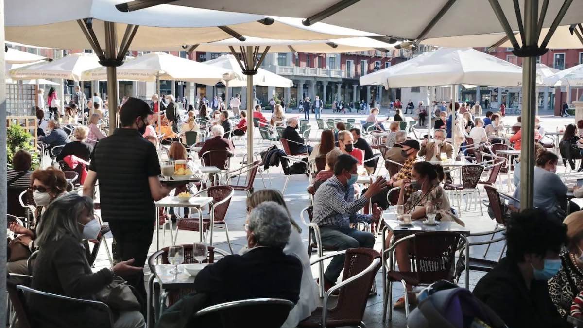 Casi 1 de cada 10 españoles ocupados trabaja en la hostelería
