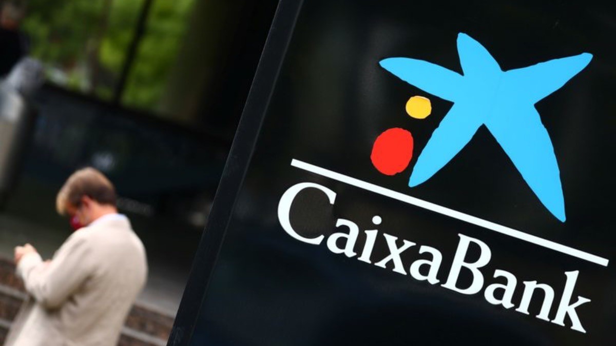 CaixaBank tiene buenas noticias para estos trabajadores: cómo ganar un dinero extra para la jubilación
