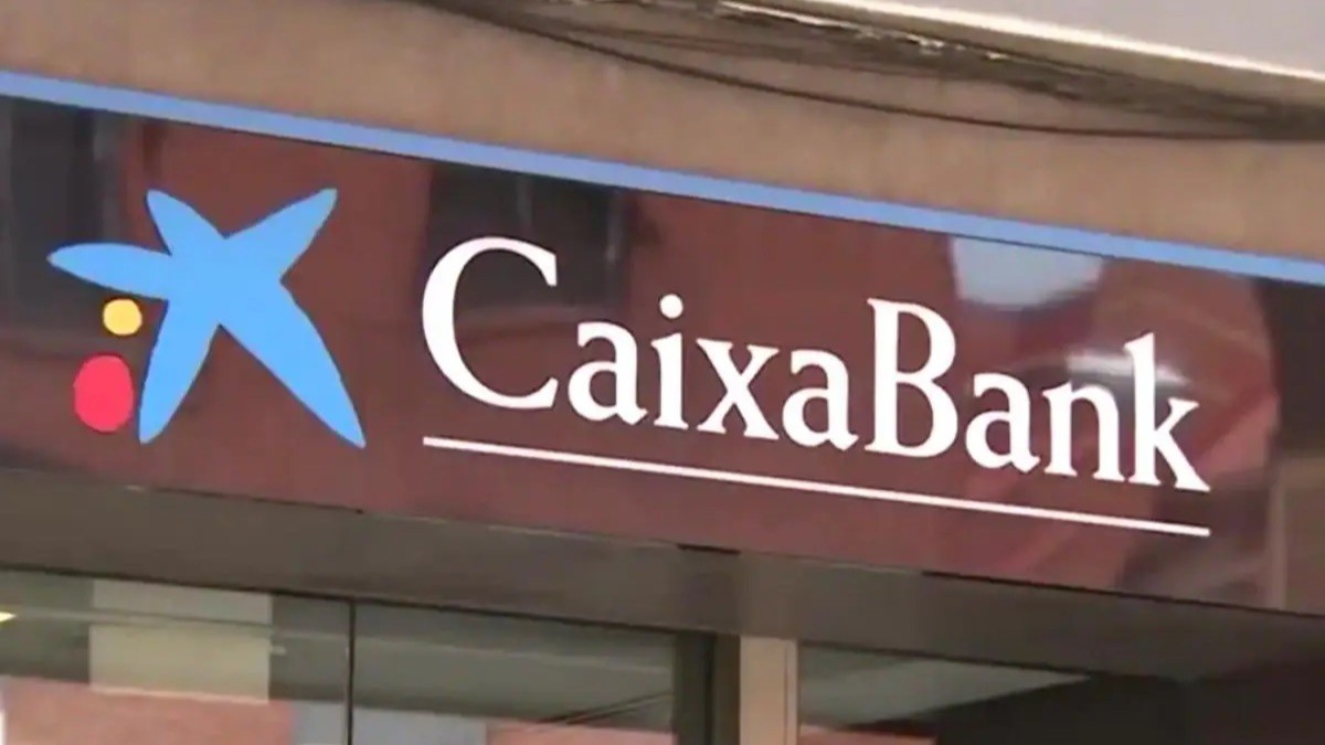 CaixaBank alerta con un mensaje urgente a los clientes que se van de vacaciones