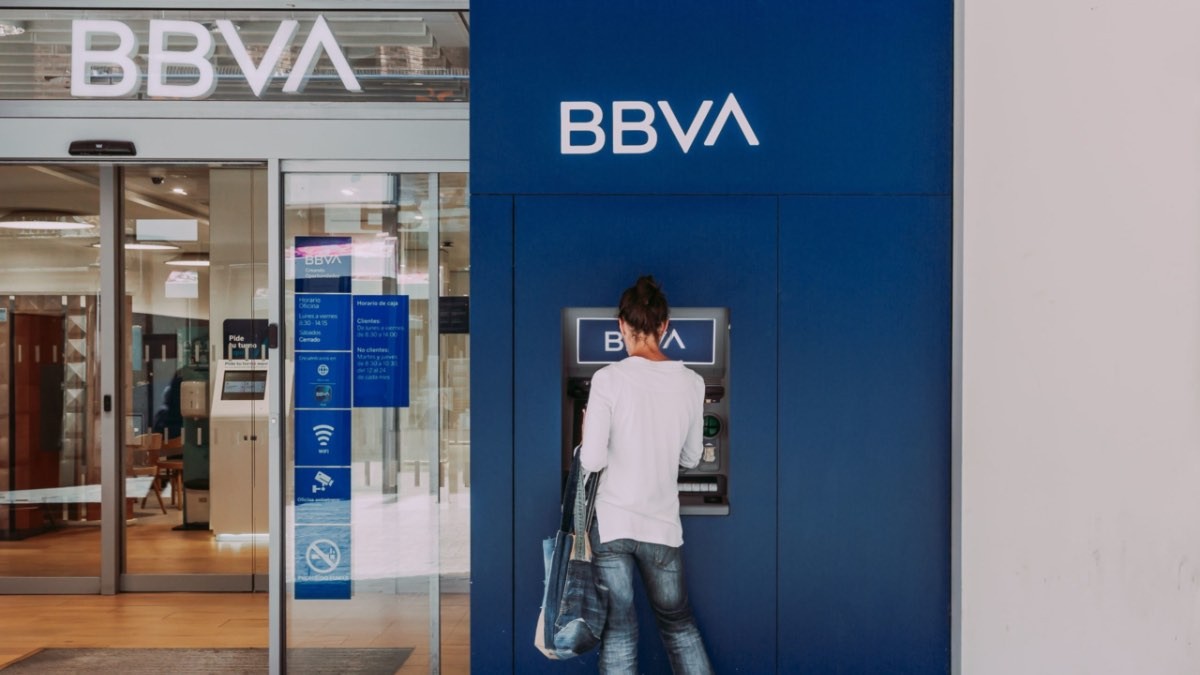 BBVA sorprende a sus clientes con un cambio en sus cajeros automáticos al retirar dinero