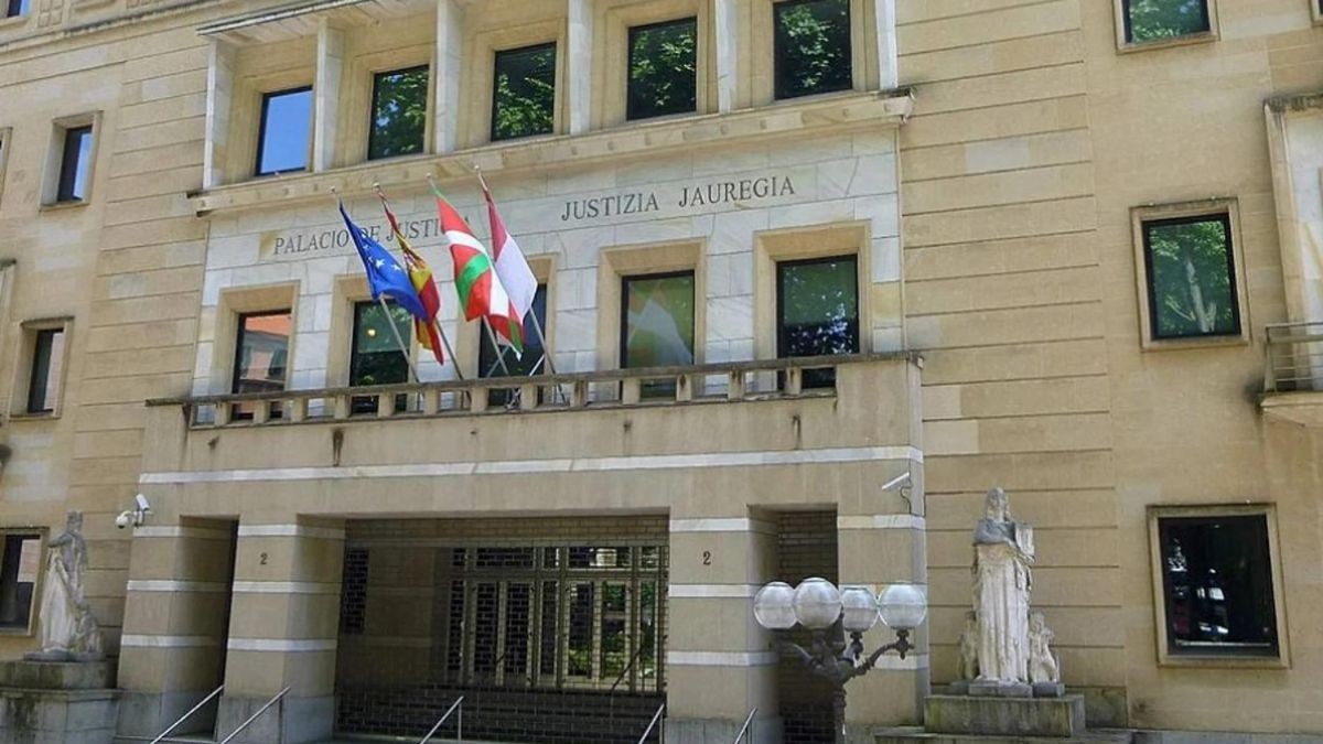 La Justicia obliga a indemnizar con 8.400 euros por exceso de horario a tres policías jubilados