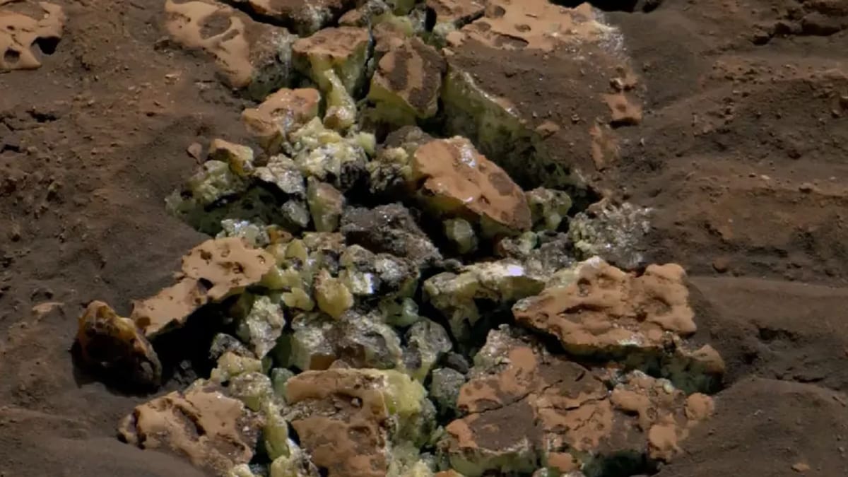 cristales amarillos de azufre elemental econtrados por el Curiosity