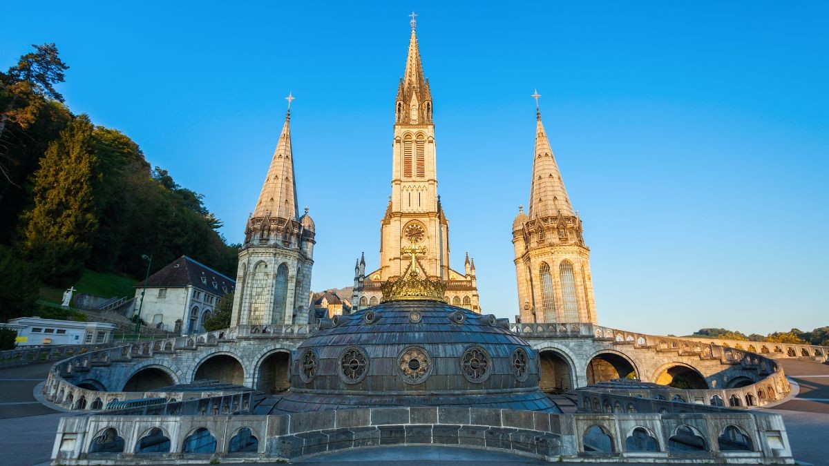 Este viaje para jubilados a Lourdes con pensión completa baja el precio y no lo tiene el Imserso