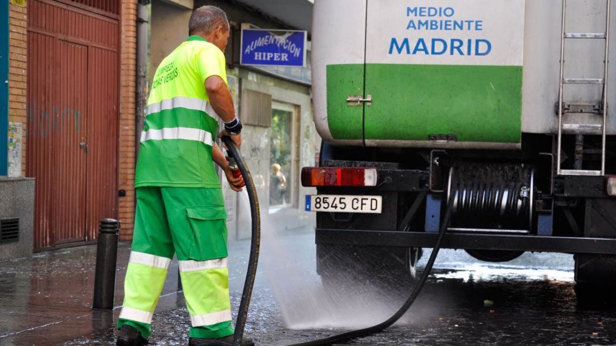 FCC busca personal de limpieza en julio: más de 150 vacantes, sin experiencia y con salarios desde 21.000 euros