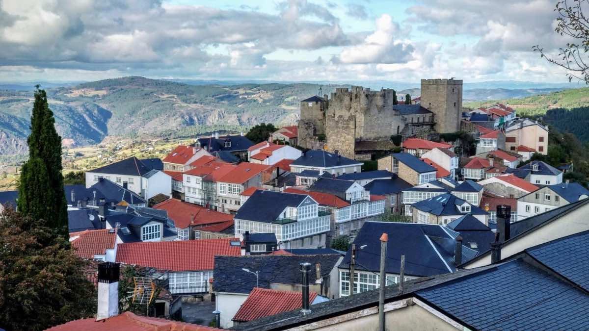 El pueblito medieval a 50 minutos de Ourense que casi nadie conoce y tiene un castillo imponente