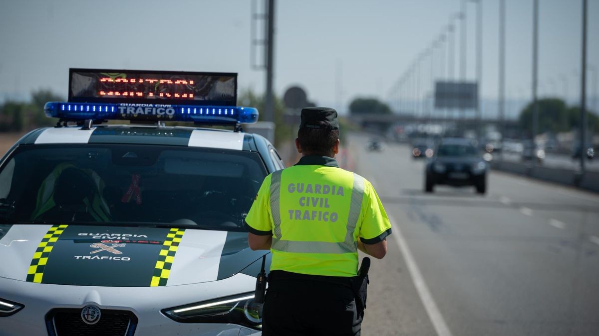 La DGT avisa del riesgo del ‘método gallego’ que es tendencia en WhatsApp