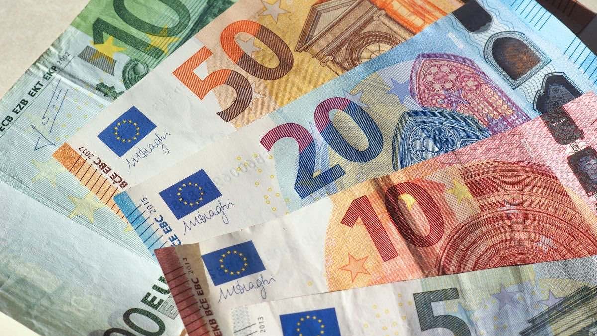 Adiós a estos billetes de 10,20 y 50 euros: esto es lo que debes hacer para no perder dinero