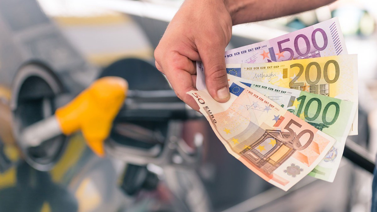 La DGT tiene la clave para ahorrar hasta 500 euros en gasolina en agosto