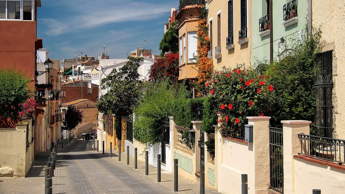 El pueblo a media hora de Barcelona que ofrece empleo fijo, casa gratis y sueldo hasta 2.200 euros