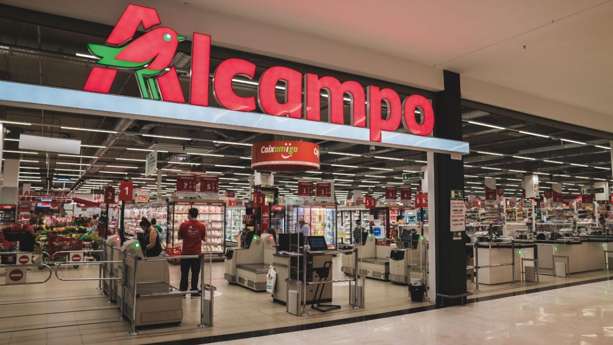 El aceite de oliva baja de precio en Alcampo y es más barato que en Carrefour