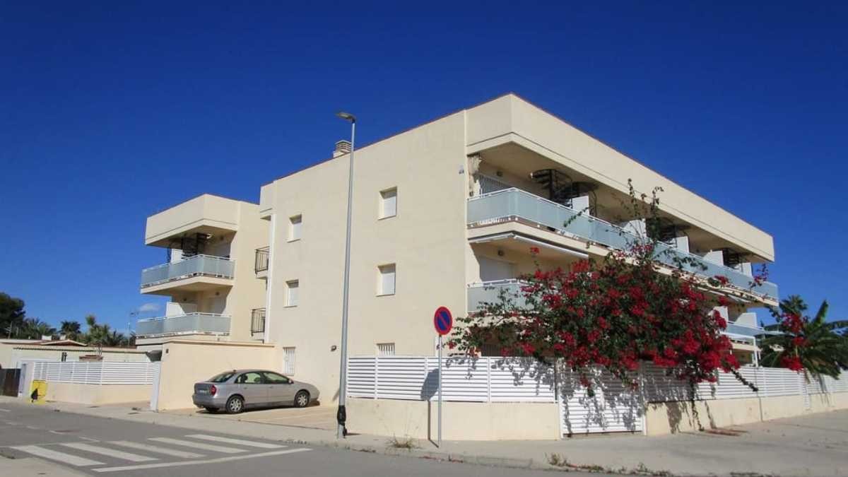 BBVA pone a la venta este piso listo para entrar a vivir, con terraza y cocina amueblada a un precio increíble