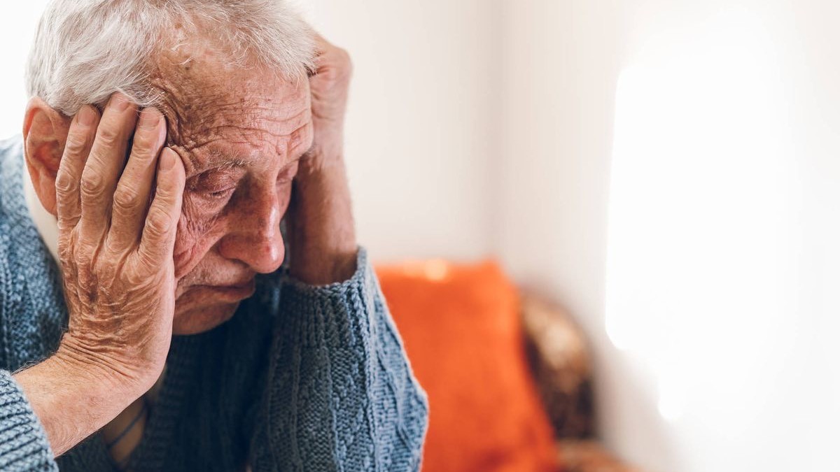 ¿Qué es lo primero que empieza a olvidar una persona con Alzheimer?