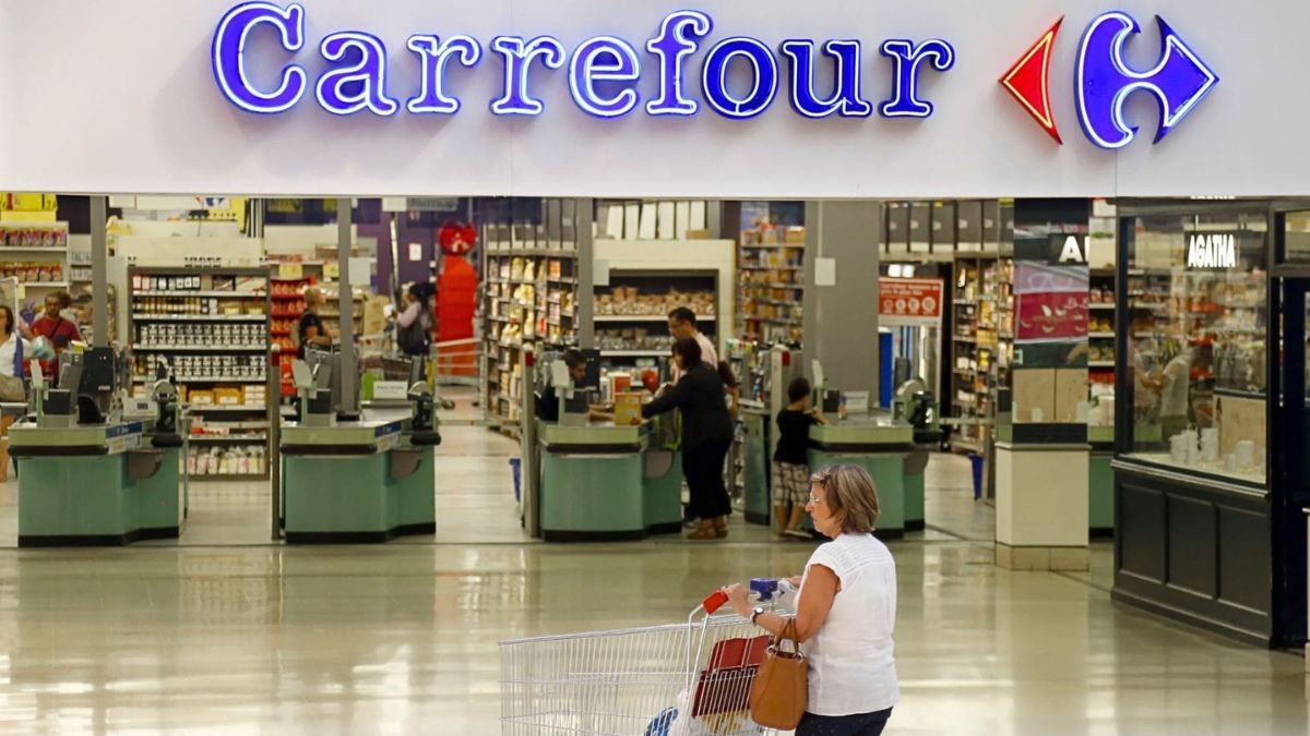 Carrefour avisa de esta ayuda para los mayores de 65 años: requisitos y cómo utilizarla