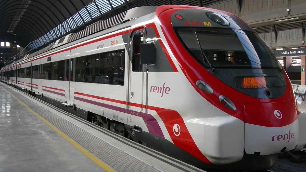 Renfe lanza una oferta sin competencia: 1,8 millones de plazas para viajar en tren en el puente de agosto