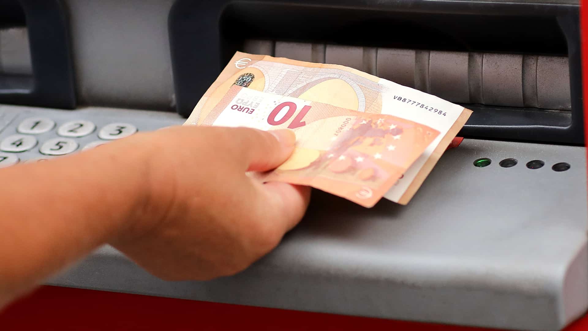 Cuándo se cobra el paro en agosto de 2024: estas son las fechas del SEPE y bancos
