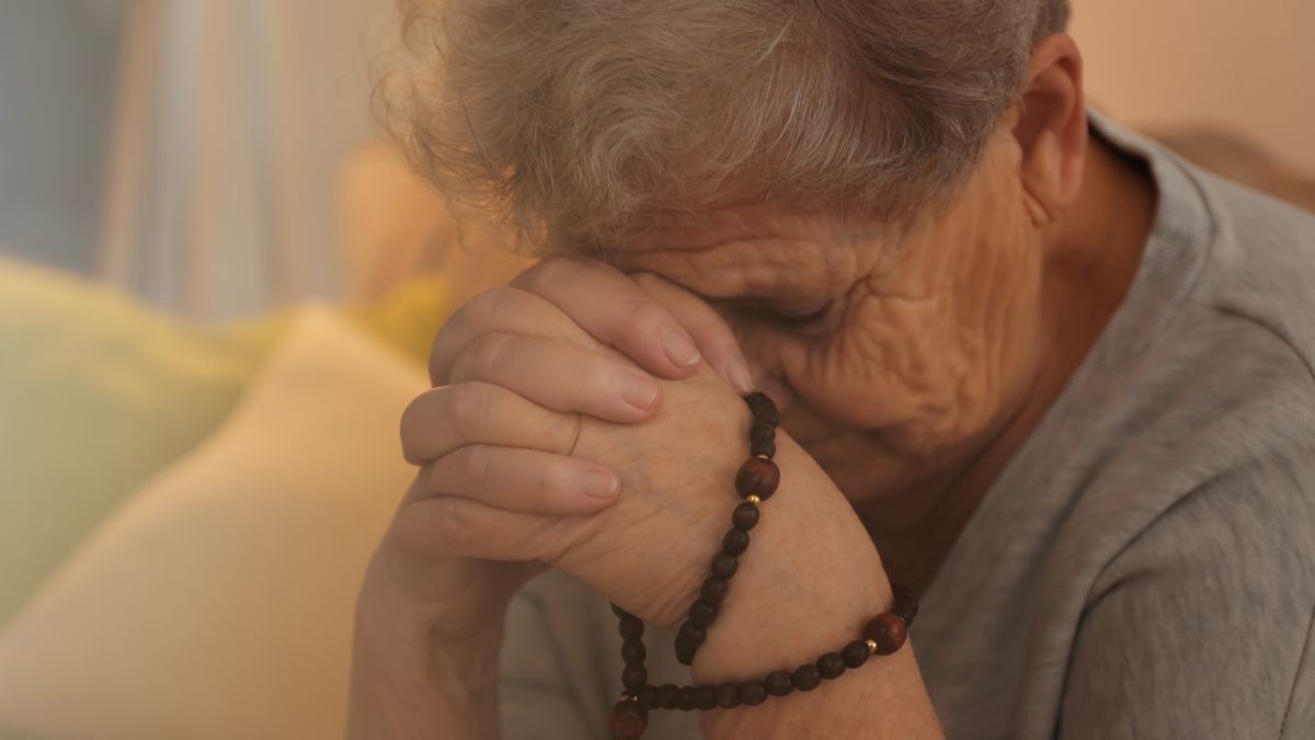 Una anciana de 81 años es estafada con 300.000 euros por su vecino: él decía que era Dios