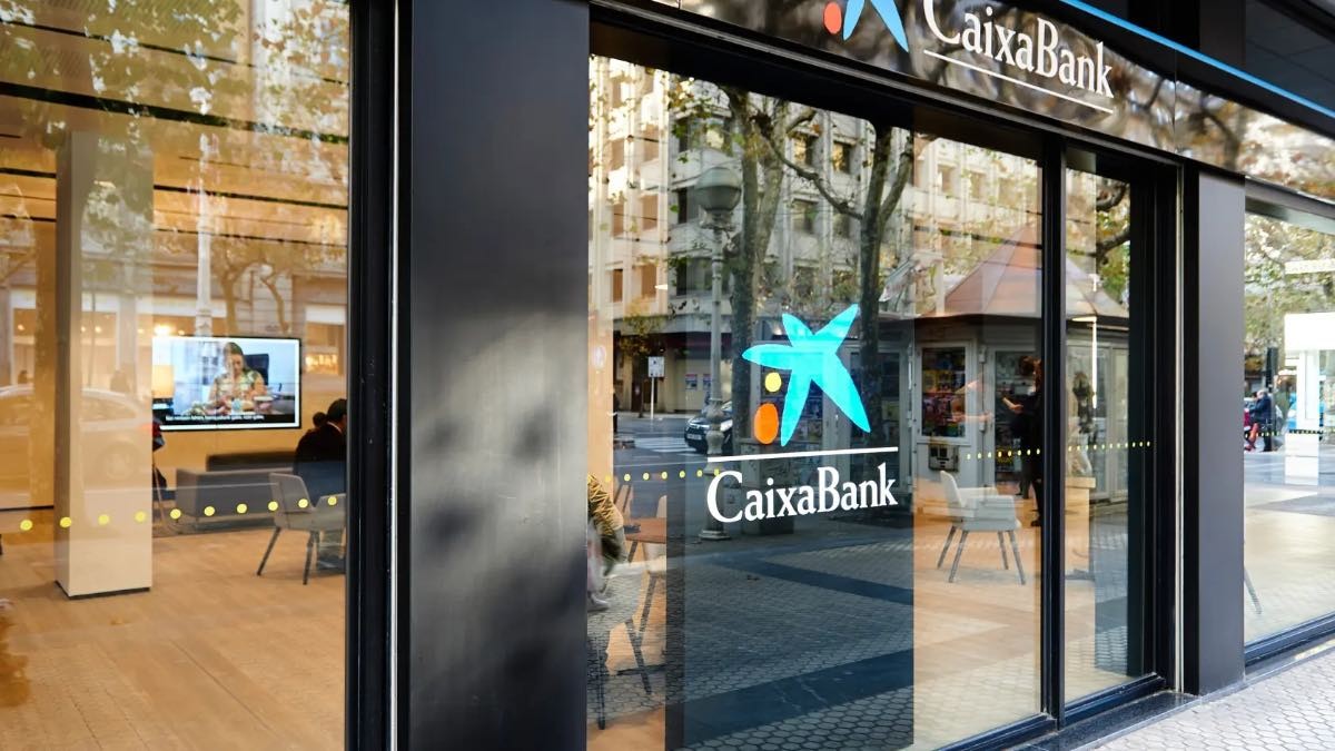 CaixaBank ya firma hipotecas con avales ICO para comprar la primera vivienda