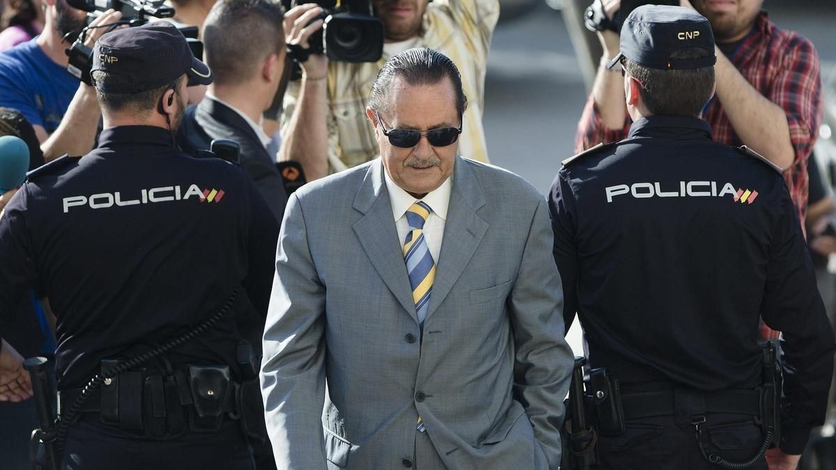 Currículum de Julián Muñoz: el polémico alcalde de Marbella que se enamoró de Isabel Pantoja