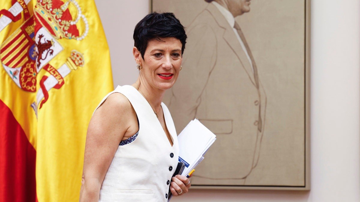 Elma Saiz defiende ante el Pacto de Toledo su decisión de flexibilizar la jubilación con un trabajo antes de los 65 años