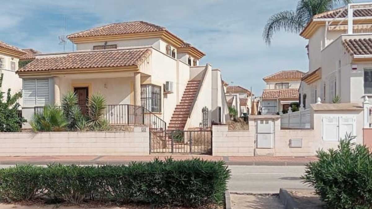 CaixaBank pone a la venta casas pisos y chalets: hay con descuento por menos de 40.000 euros y pocas reformas