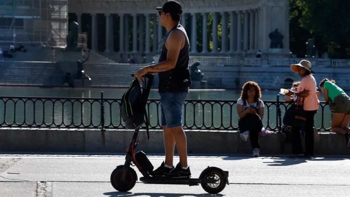 La DGT multa con 1.000 euros a los conductores de patinetes que se salten estas normas