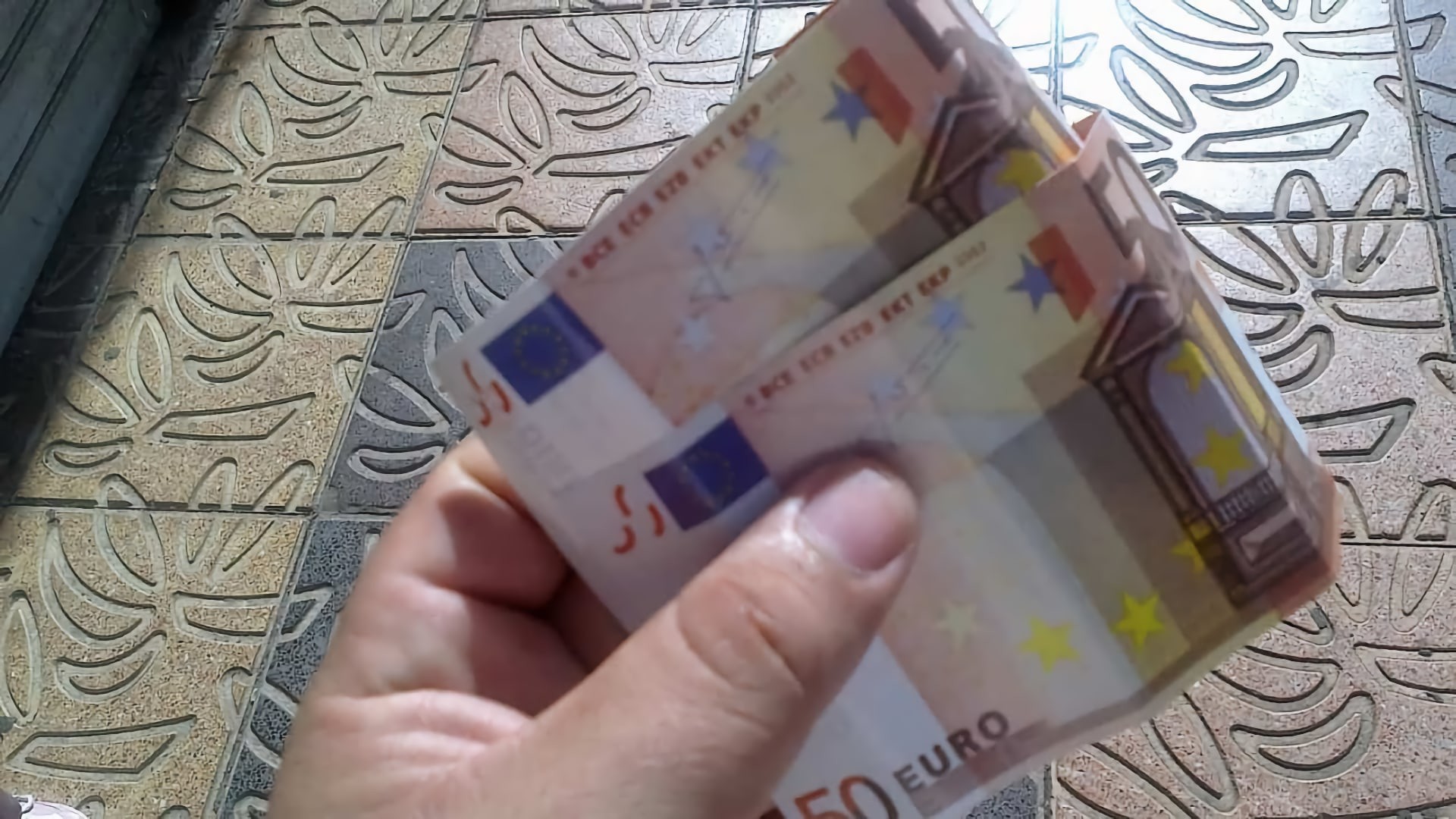 ¿Me pueden multar por quedarme dinero que me encuentro en la calle? Esto dice la ley
