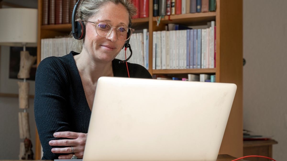 Sueldo de hasta 1.900 € con teletrabajo y contrato indefinido de L a V: buscan teleoperadores sin experiencia