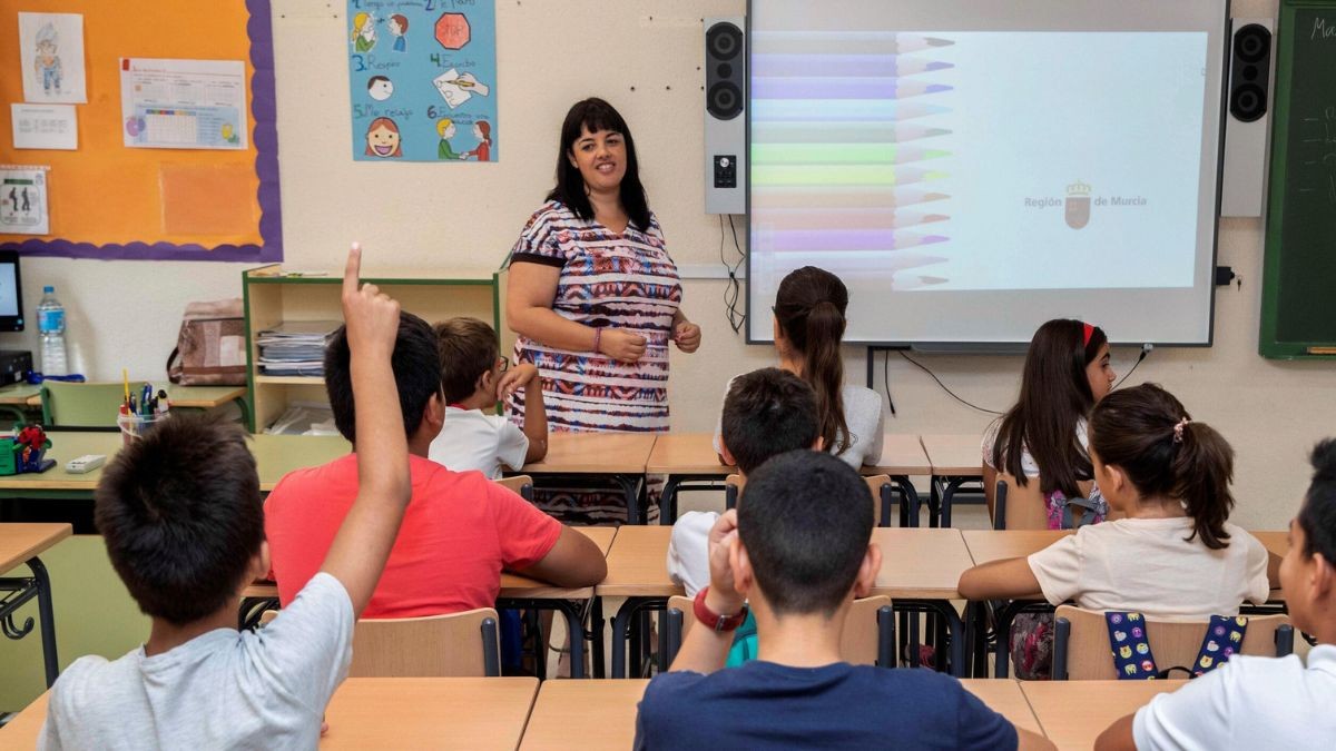 Colejobs, la plataforma con más ofertas de empleo: se necesita personal sin oposición para trabajar en estos colegios