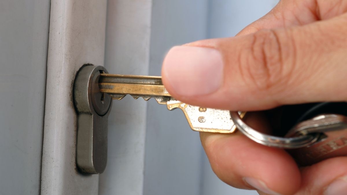 No hagas esto con las llaves de casa “no aporta más seguridad, puede ser incluso peor” dicen los expertos