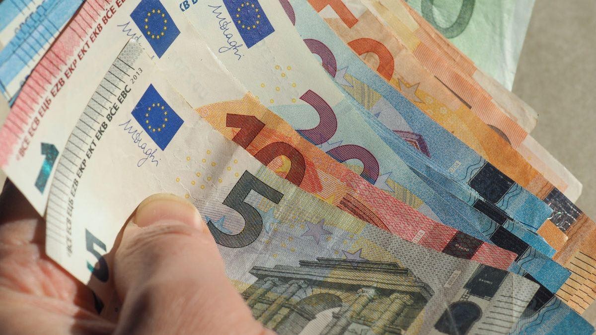 Ayudas de hasta 2.000€  para sacar el carnet de conducir: las subvenciones por comunidades autónomas