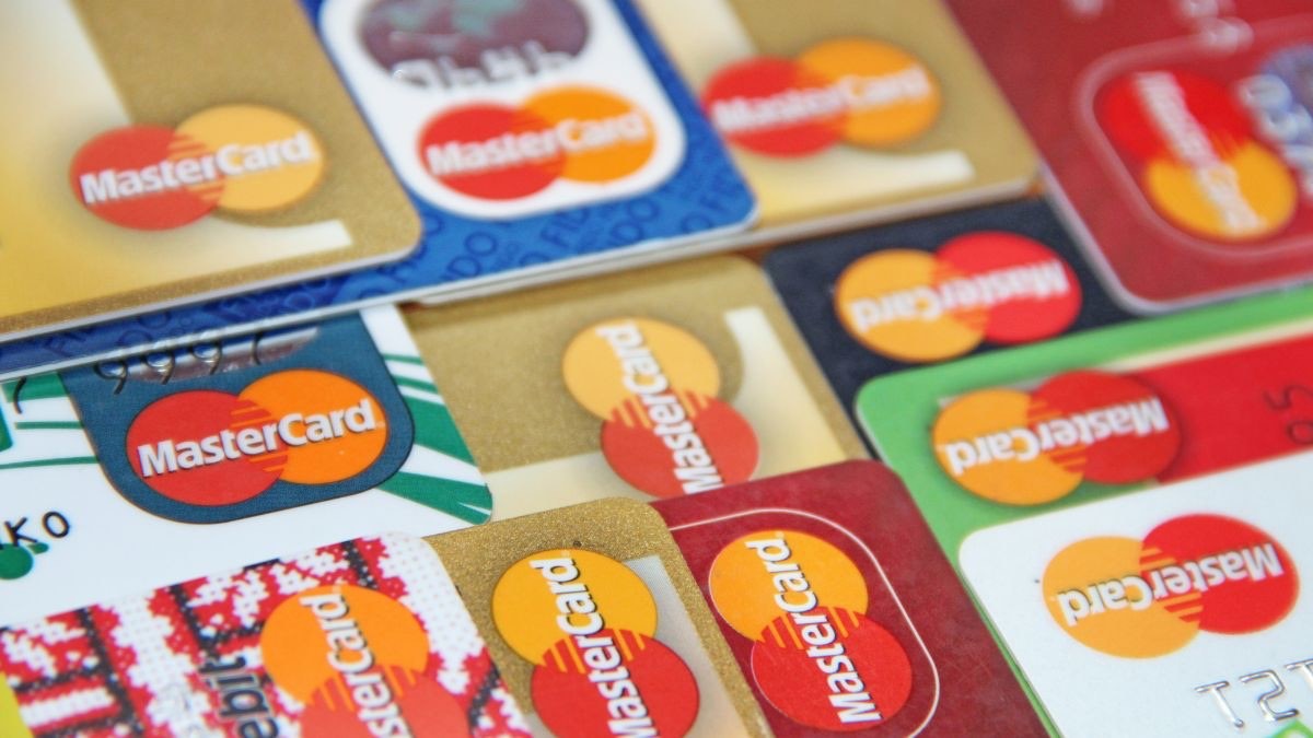 Mastercard anuncia un cambio en sus tarjetas que afectará las compras online de los usuarios