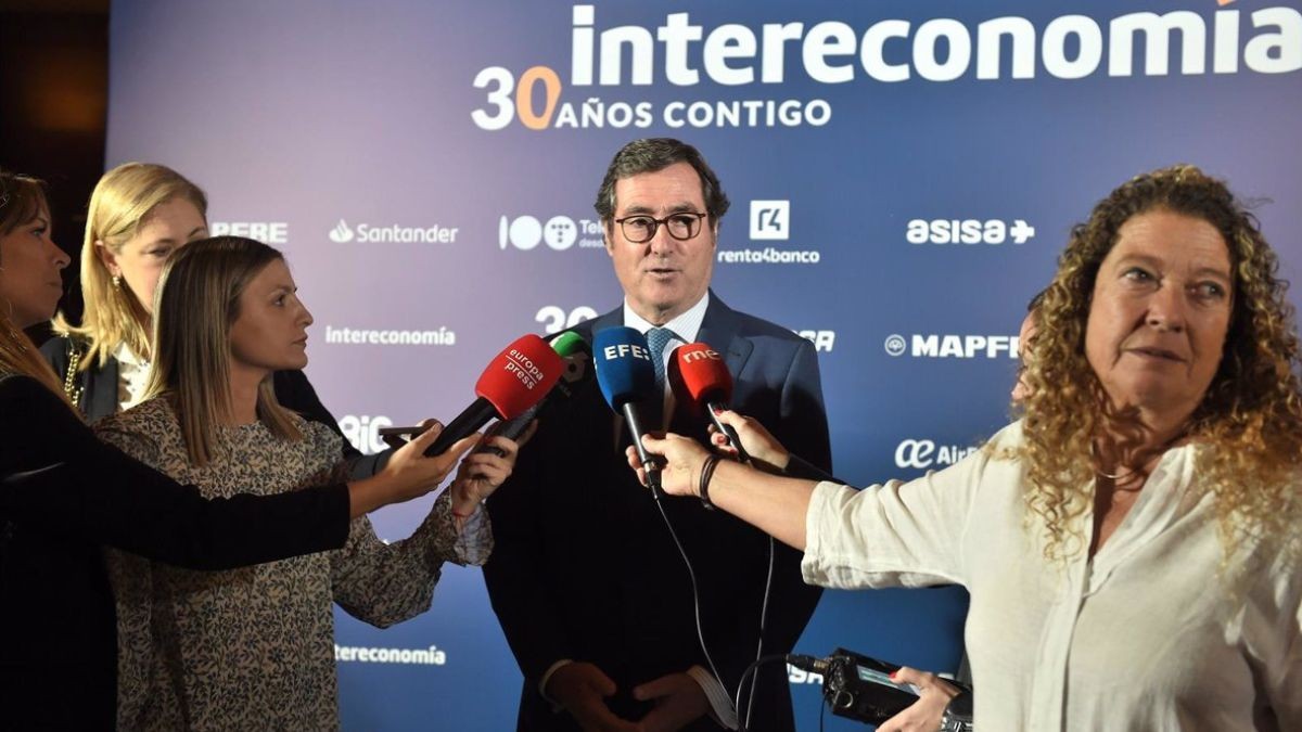 Garamendi reconoce tensiones con la reducción de la jornada laboral y culpa al Gobierno