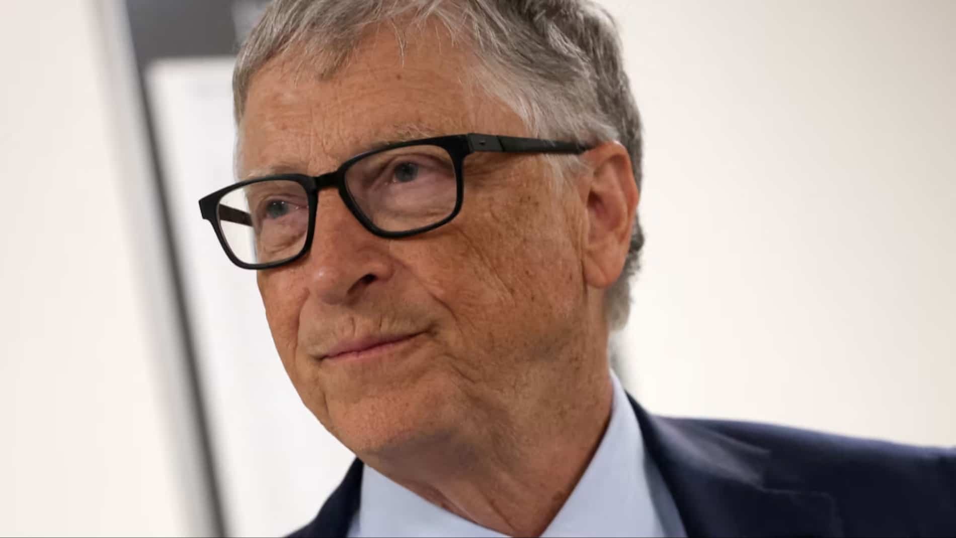Bill Gates busca personal de todo el mundo para trabajar con IA y paga sueldos de 180.000 €