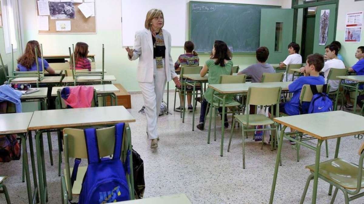 ¿Cuánto cobra un profesor de Secundaria en Andalucía? El sueldo al mes y complementos extras