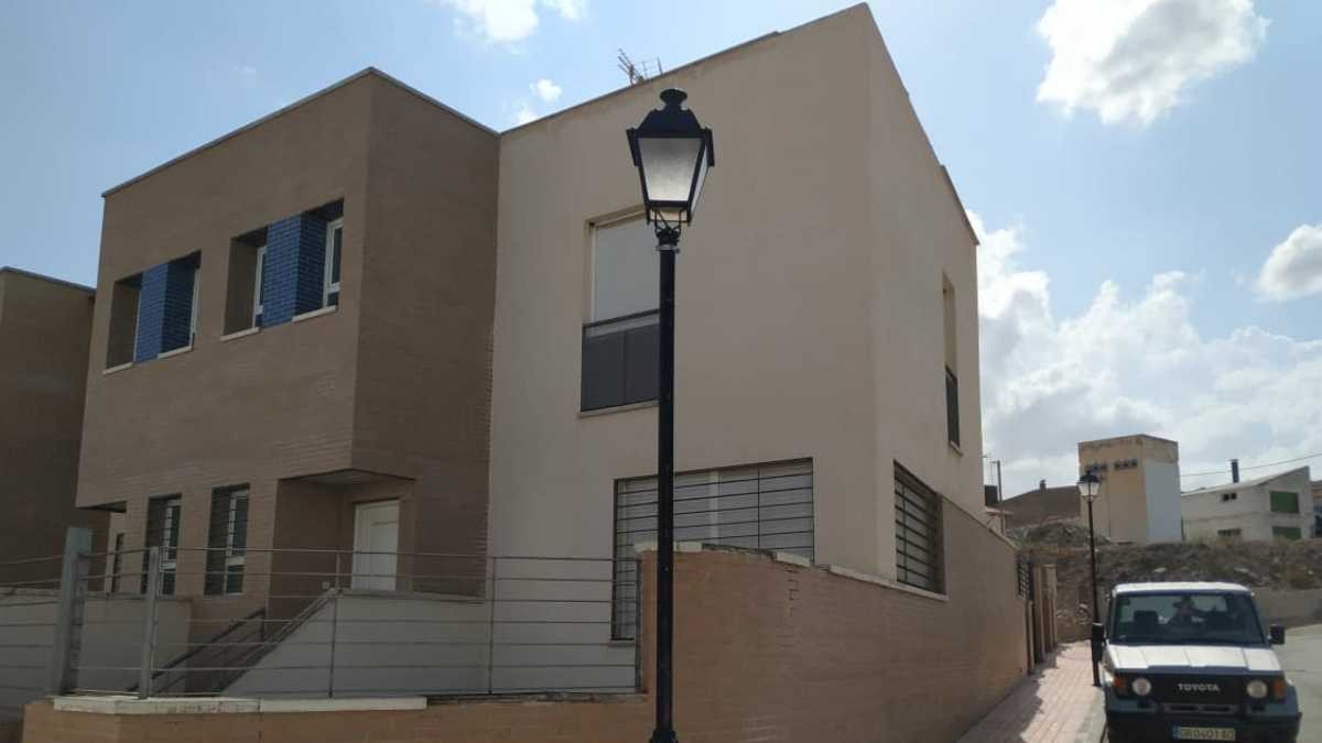 CaixaBank rebaja el precio de este chalet de 3 habitaciones: se encuentra en buen estado y tiene garaje y trastero